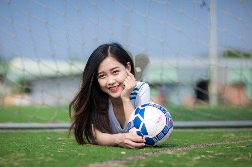 phối đồ với áo bóng đá cho nữ