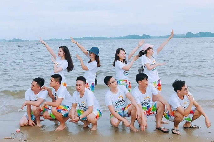 đồng phục du lịch