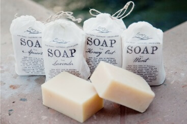 làm sạch vải canvas