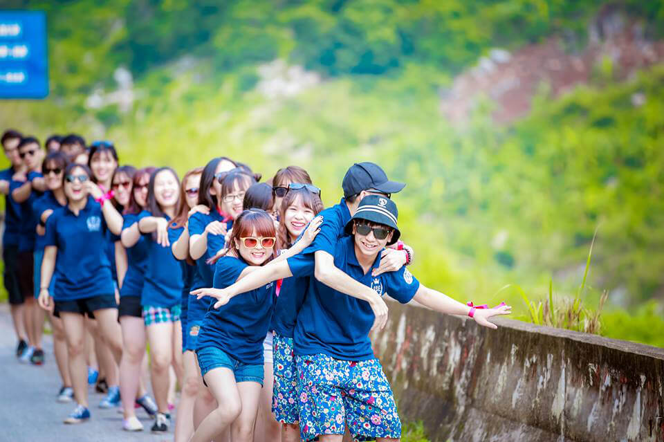 áo lớp màu xanh bích