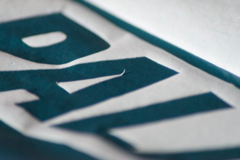 nguyên nhân hình in trên áo bị bong tróc nguyên nhân hình in trên áo bị bong tróc